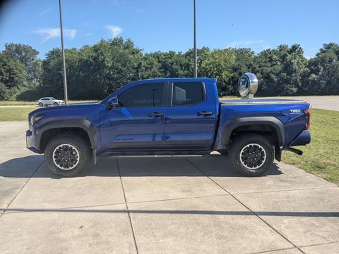 Used 2025 Toyota Tacoma TRD Off-Road w/ TRD Off Road Upgrade Package AWD/4WD image 6