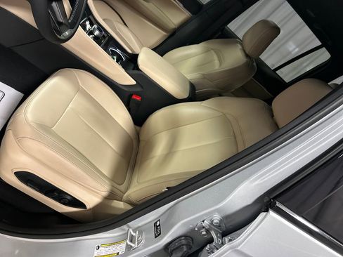 Used 2025 Jeep Grand Cherokee Limited image 12