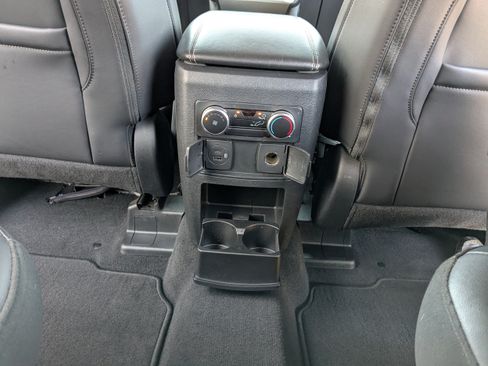 Used 2022 Ford Explorer XLT w/ Equipment Group 202A AWD/4WD image 16