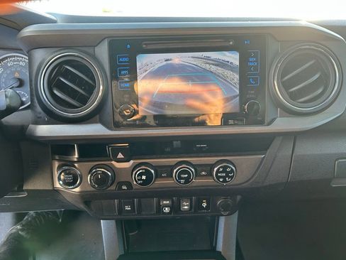 Used 2018 Toyota Tacoma TRD Off-Road image 22