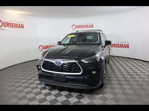 Used 2023 Toyota Highlander XLE image 1