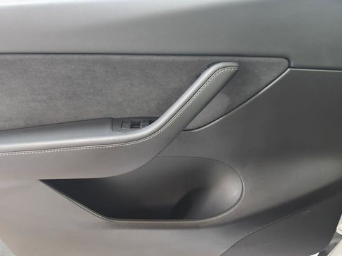 Used 2022 Tesla Model Y Long Range image 26