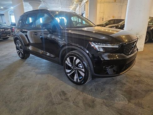 Certified 2024 Volvo XC40 B5 Plus image 5