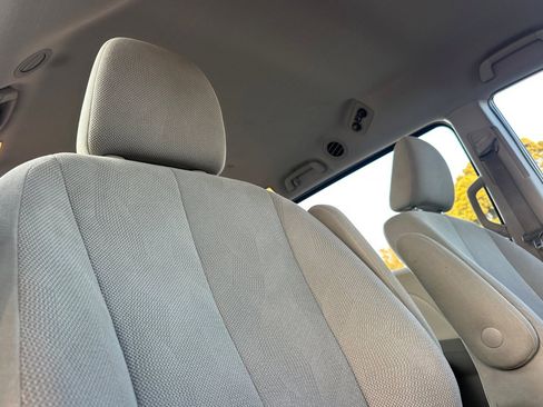 Used 2014 Toyota Sienna L image 21