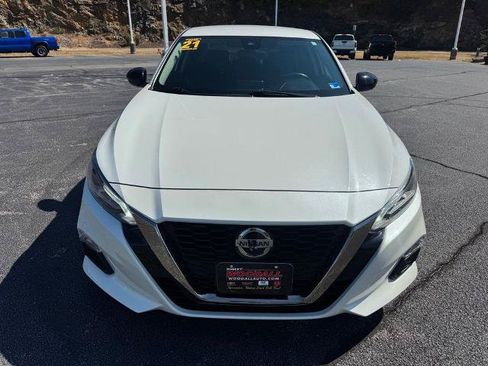 Certified 2021 Nissan Altima 2.5 SR FWD image 2