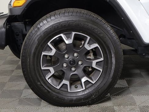 Used 2024 Jeep Wrangler Sahara image 19