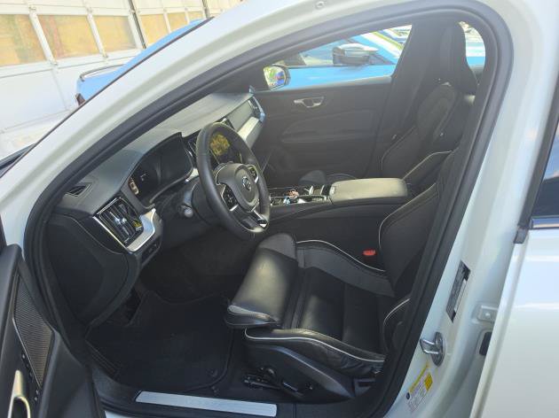 Used 2025 Volvo S60 T8 Ultra AWD/4WD image 8