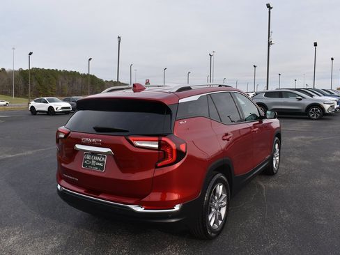 Used 2024 GMC Terrain SLT w/ Tech Package image 4