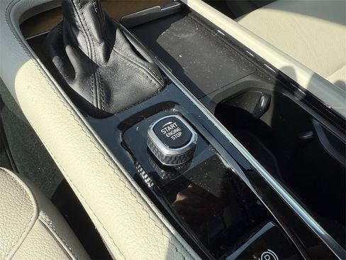 Used 2022 Volvo XC90 T6 Momentum w/ Climate Package image 20