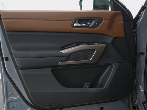 Used 2024 Nissan Pathfinder Platinum w/ Cargo Package image 19