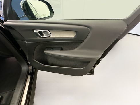 Used 2025 Volvo XC40 B5 Plus AWD/4WD image 34