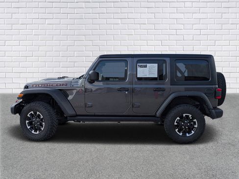 Used 2025 Jeep Wrangler Unlimited Rubicon image 2