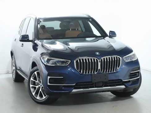 Certified 2022 BMW X5 xDrive45e w/ Executive Package image 2