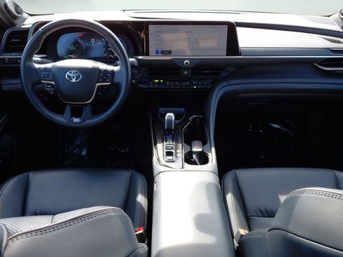 Used 2024 Toyota Crown Limited image 39