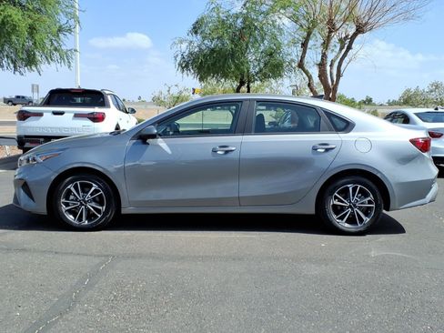 Used 2022 Kia Forte LXS FWD image 2