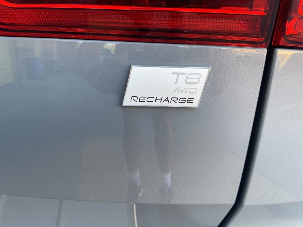 Used 2022 Volvo XC60 T8 Inscription Expression w/ Advanced Package AWD/4WD image 16