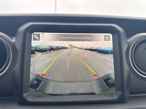 Used 2021 Jeep Gladiator Willys image 22