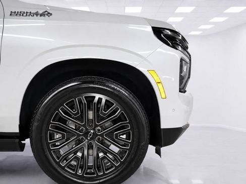Used 2026 Chevrolet Suburban High Country AWD/4WD image 7
