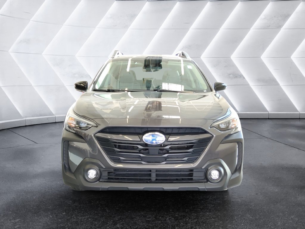 Used 2025 Subaru Outback Premium AWD/4WD image 2