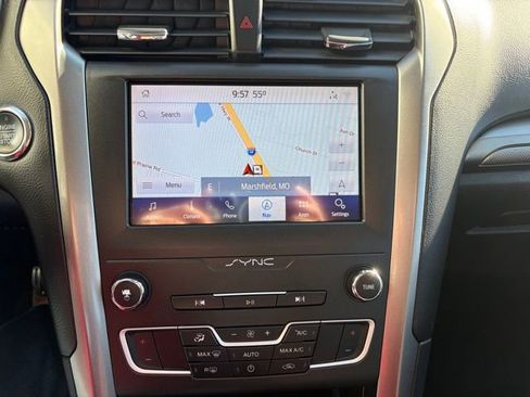 Used 2020 Ford Fusion SE image 18