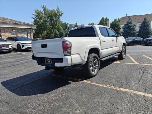 Used 2016 Toyota Tacoma Limited w/ Exterior Package AWD/4WD image 5