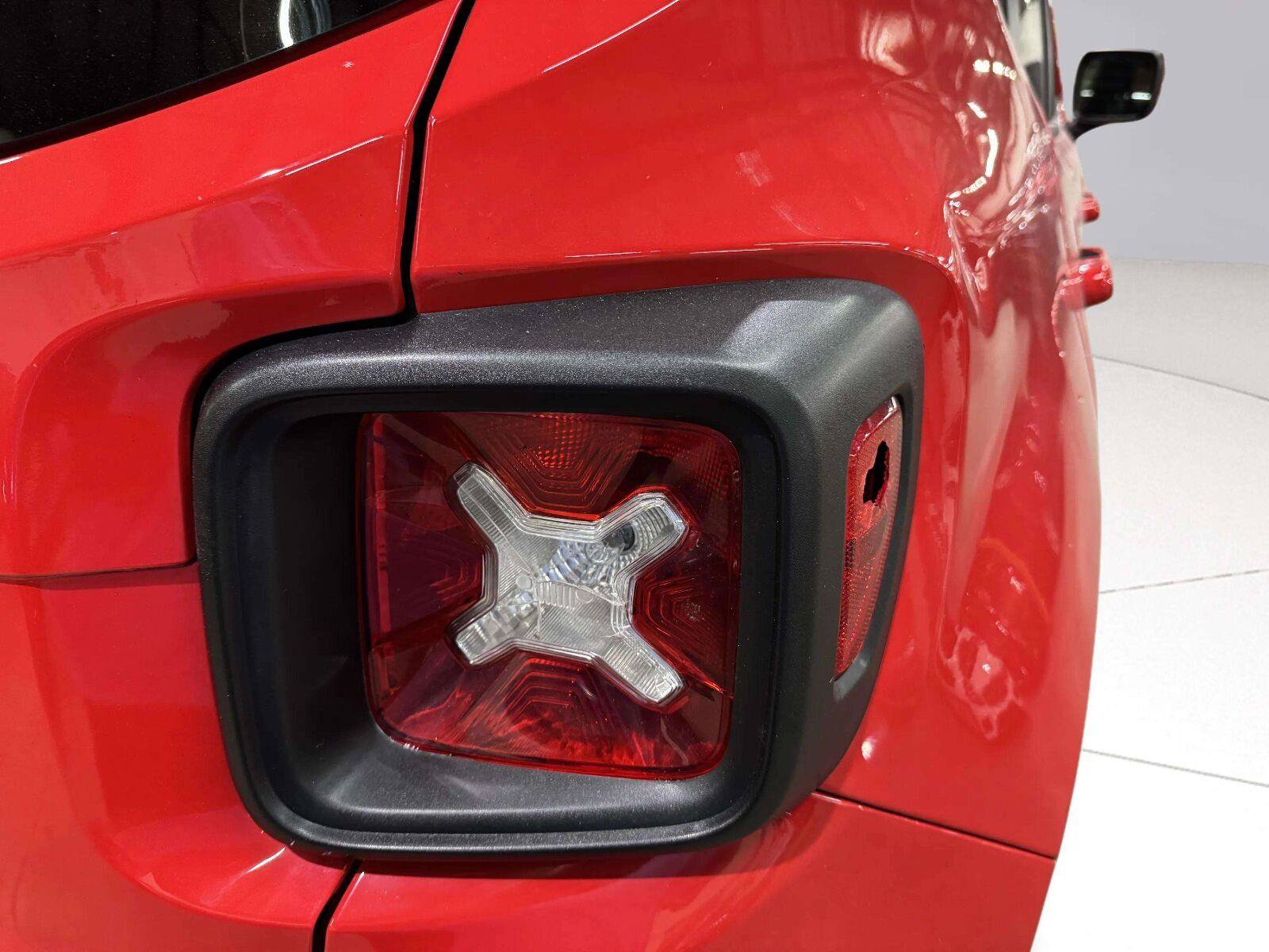 Used 2020 Jeep Renegade Latitude AWD/4WD image 13