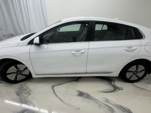 Used 2021 Hyundai Ioniq SE FWD image 5