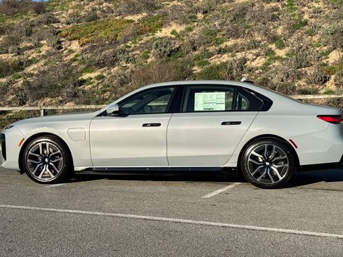 New 2026 BMW 750e xDrive w/ Executive Package image 5