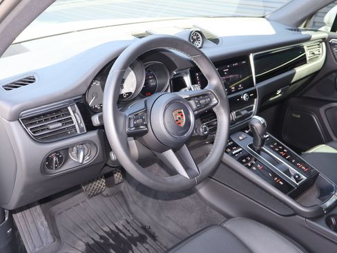 Certified 2024 Porsche Macan S AWD/4WD image 4
