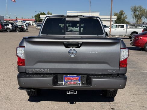 Used 2020 Nissan Titan SV w/ SV Convenience Package image 5