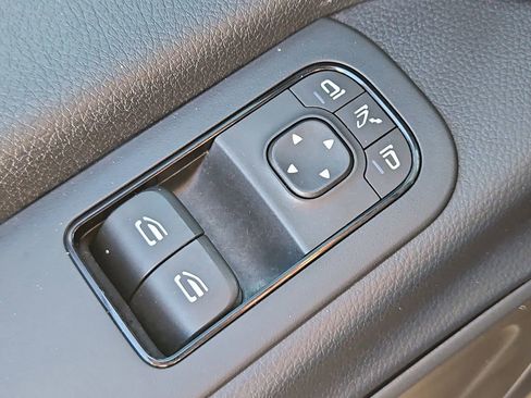 Used 2021 Mercedes-Benz Sprinter 2500 image 20