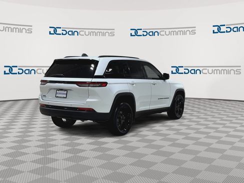 Used 2023 Jeep Grand Cherokee Altitude AWD/4WD image 9