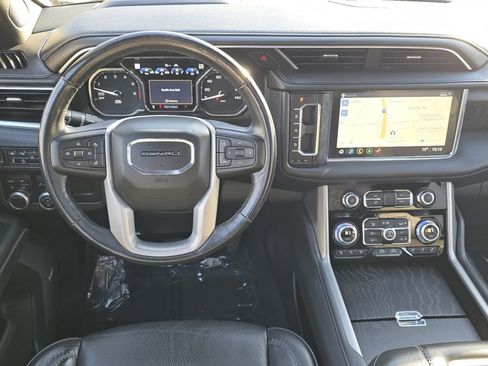 Used 2021 GMC Yukon Denali w/ Denali Premium Package image 3