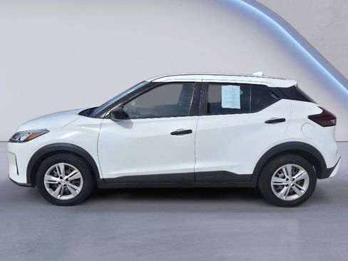 Used 2021 Nissan Kicks S FWD image 2