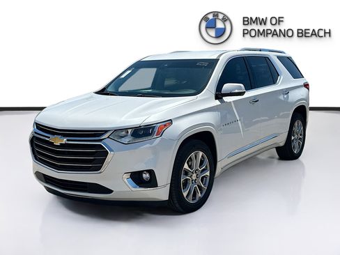 Used 2018 Chevrolet Traverse Premier w/ Driver Confidence II Package FWD image 3
