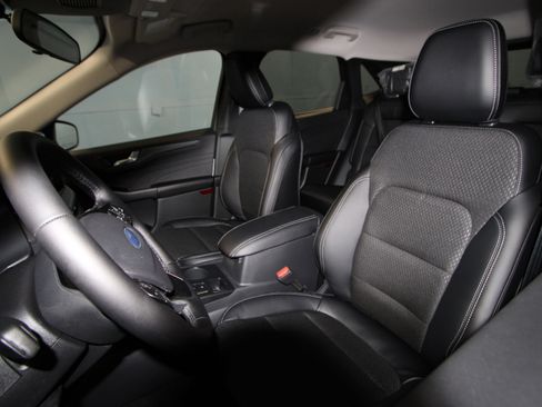 New 2025 Ford Escape SE image 3