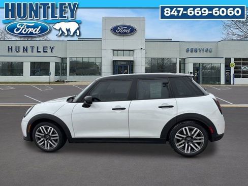 Used 2025 MINI Cooper 4-Door Hardtop FWD image 7