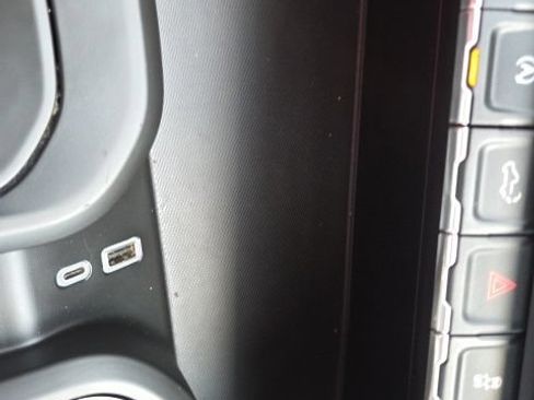 Used 2024 GMC Sierra 1500 AT4 w/ Technology Package AWD/4WD image 42