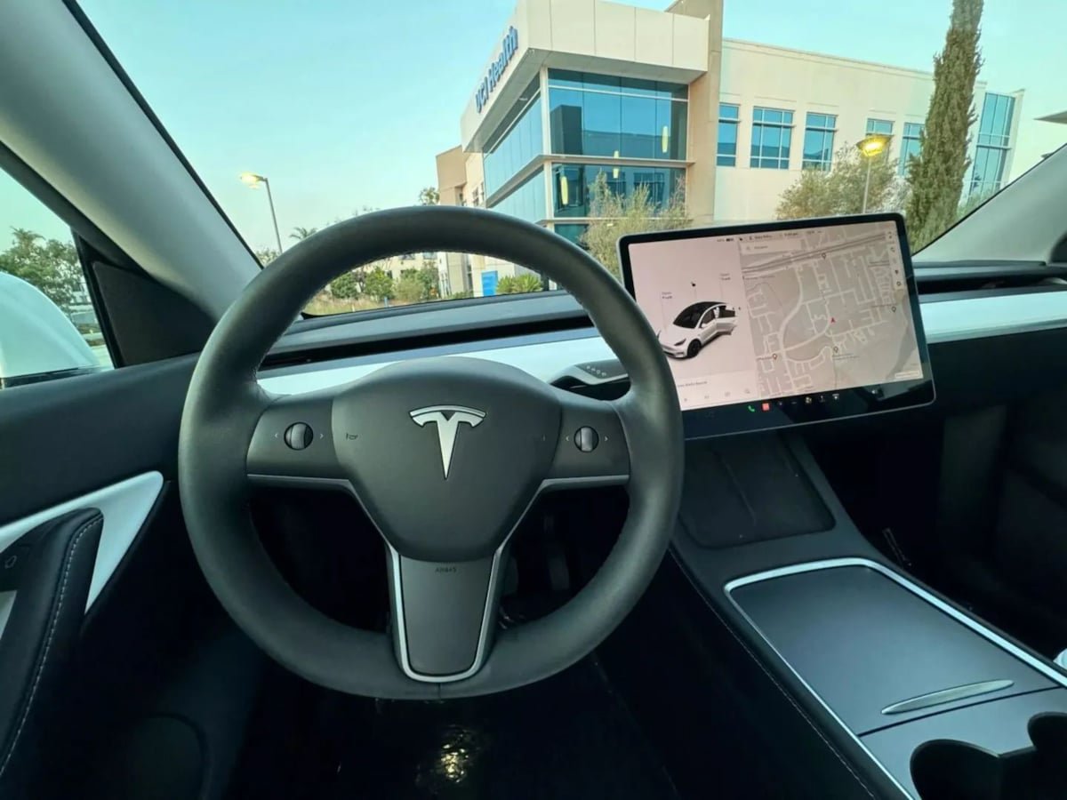 Used 2023 Tesla Model Y Long Range AWD/4WD image 23