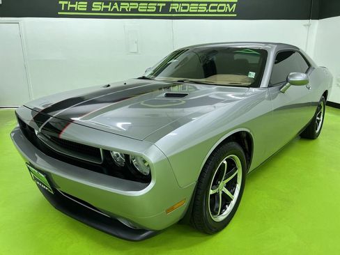 Used 2011 Dodge Challenger RWD image 5