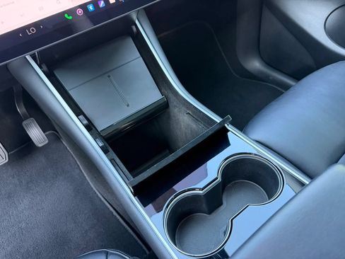 Used 2021 Tesla Model Y Long Range AWD/4WD image 24