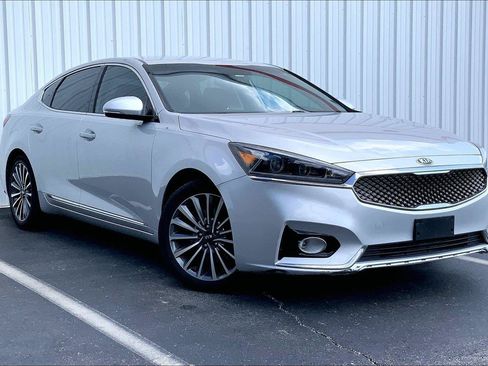 Used 2018 Kia Cadenza Premium w/ Luxury Package FWD image 30