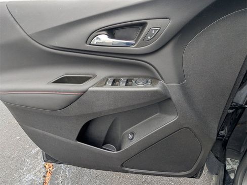 Used 2023 Chevrolet Equinox RS image 23