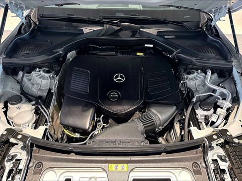 Used 2025 Mercedes-Benz GLC 300 4MATIC image 24