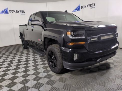 Used 2018 Chevrolet Silverado 1500 LT w/ Midnight Edition AWD/4WD image 3