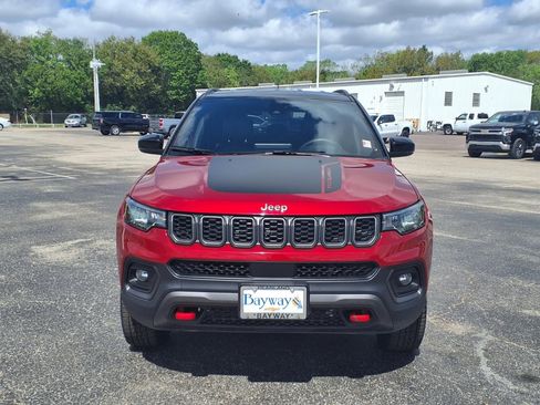 Used 2025 Jeep Compass Trailhawk image 19