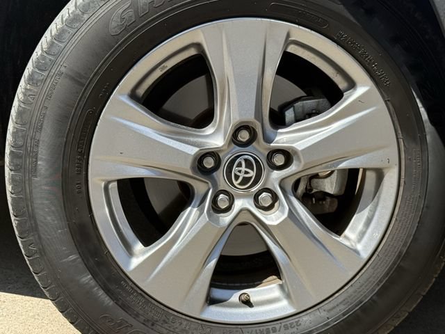 Used 2025 Toyota RAV4 XLE FWD image 10