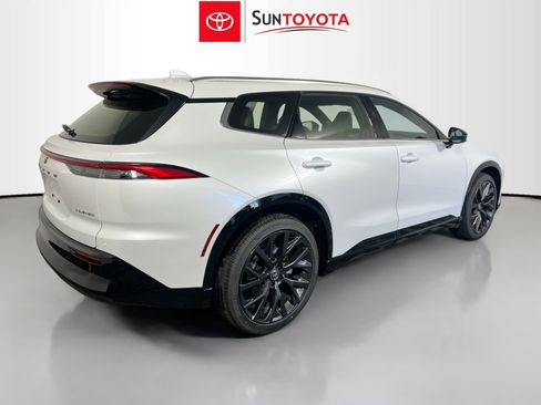 New 2026 Toyota Crown Signia image 4