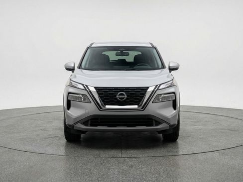 Used 2025 Nissan Rogue SV AWD/4WD image 2