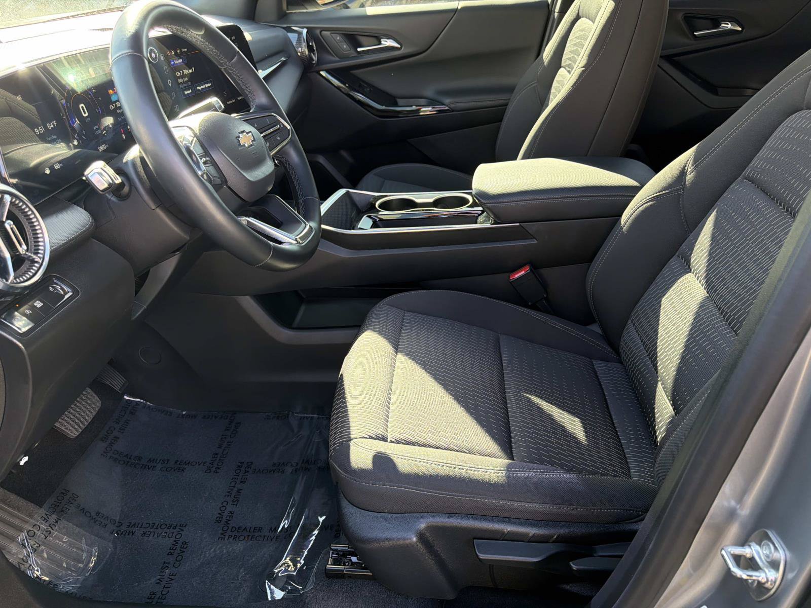 Used 2025 Chevrolet Equinox LT w/ Safety and Technology Package FWD image 17